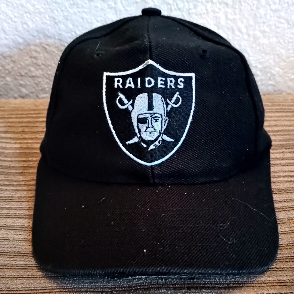 Black Raiders Vintage Snapback